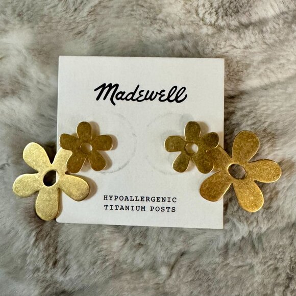 NWT Madewell Flower Power Daisy Drop Statement Earrings Vintage Gold Tone Hypo - Picture 3 of 4